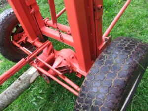 Detail des Gerätes für den Transport von Rund-/Quaderballenballen mit Schub(!)-Vorrichtung